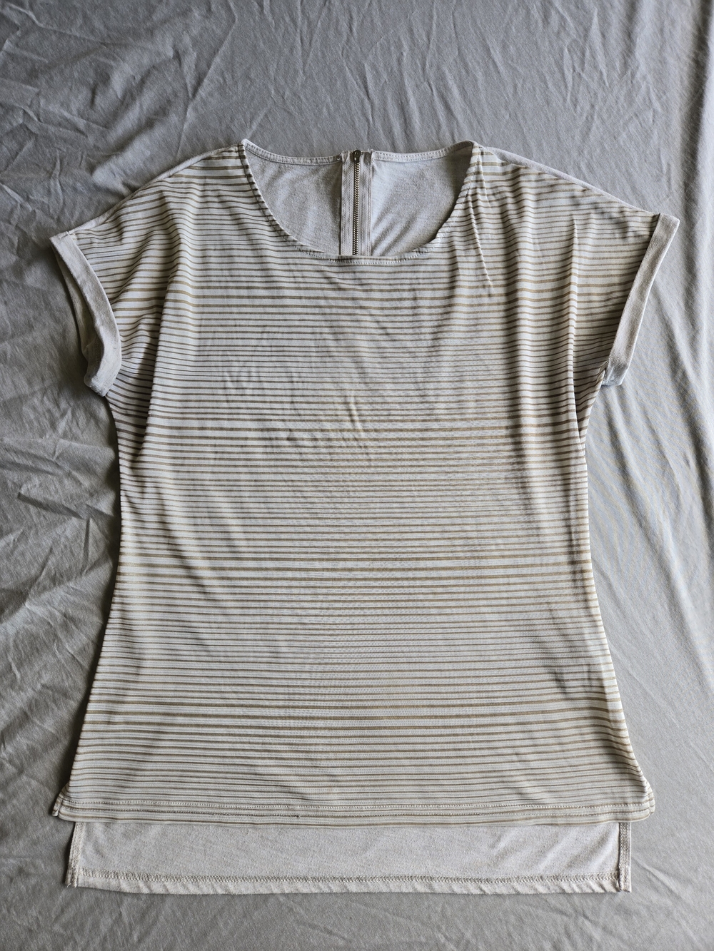Relaxed Short Sleeve Scoop Neck Top in Cream and Gold Stripes